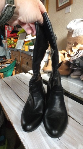 Unknown black size thigh - size,