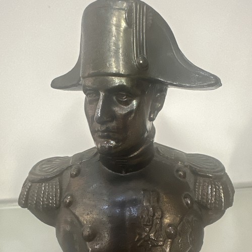 Napoleon figure marble - on,