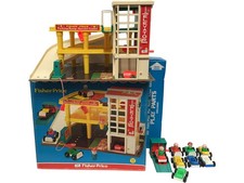 Fisher-Price Vintage Parking Ramp Service Centre Toy Playset 930 - 1970s