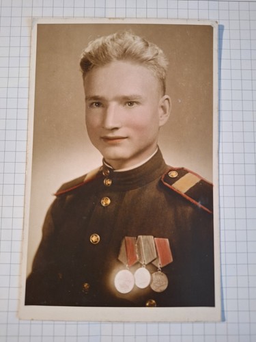 Portrait photo wwii red - portrait,