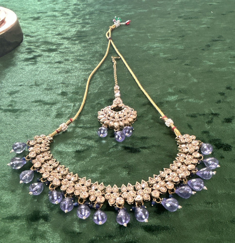Gold tone round - gold, stone