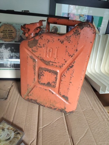 Vintage petrol oil can orange - ,