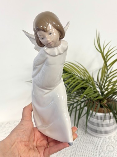 Lladro curious angel 4960 - curious,