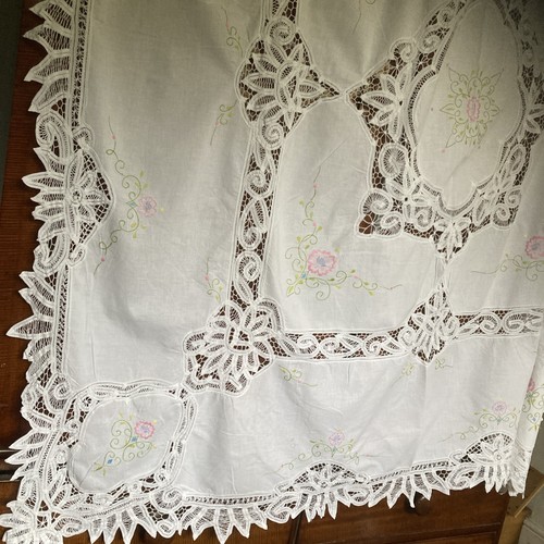 Large vintage white floral