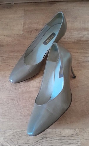 Bally 1981 taupe - leather, 2.75"