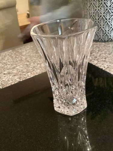 Lead cut crystal flower - ,