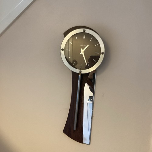 Modinist wall clock swinging - wall,