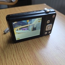 CASIO EXILIM EX-ZS5 DIGITAL CAMERA 5X ZOOM 14.1MP INC 4GB SD + CHARGER