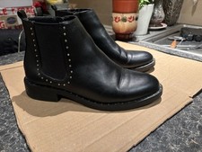 Ladies Size 6 Black Chelsea
