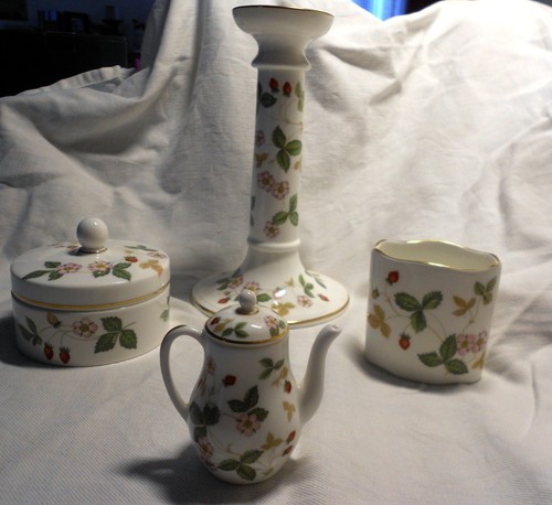 Wedgwood wild strawberry - 4x,