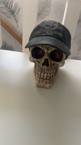 Skull collectible ornament