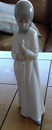 Nao lladro figurine girl - by, "girl