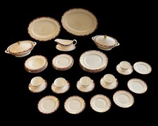 ROYAL DOULTON WINTHROP BONE CHINA 42 PIECE DINNER/TEA SERVICE SH91