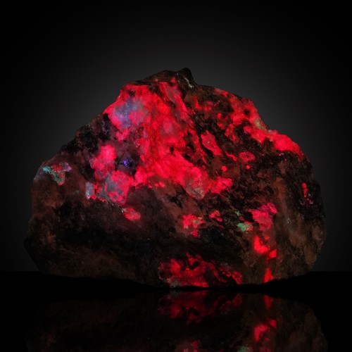Large tugtupite kvanefjeld - large,