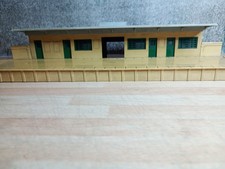 Hornby Dublo Suburban Station building and platform (RY9)