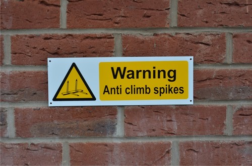 Warning anti climb - anti,