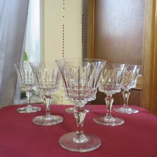 6 White Wine Glasses In