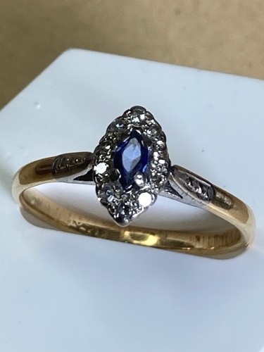 Gold ring art deco styling - ring.,