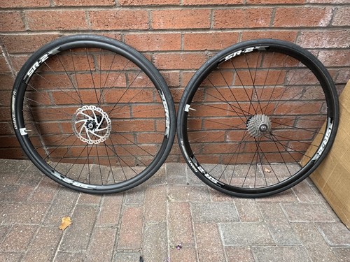 Giant 700c road bike - road,
