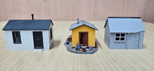Three scale small - three,