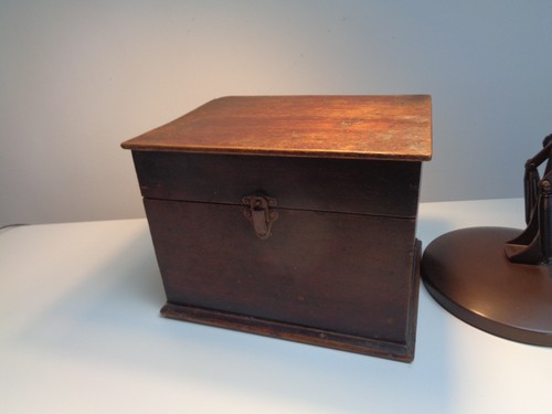 Old wooden box scientific - -,