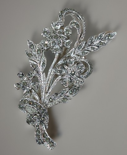 Stunning silver tone vintage - stunning,