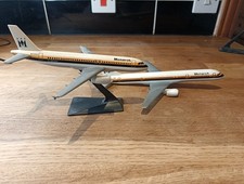2 Monarch Boein 757 Model