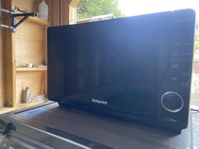 Hotpoint Microwave 900W Extra Space