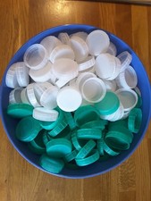 200 Green & White Plastic  Bottle Tops Caps Lids Arts Crafts School Upcycle