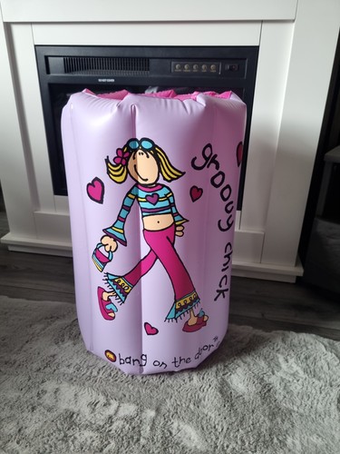 Bang the door groovy chick - groovy,