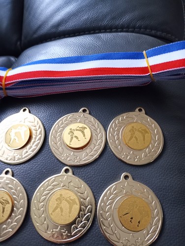 Joblot karate medals - x, 10