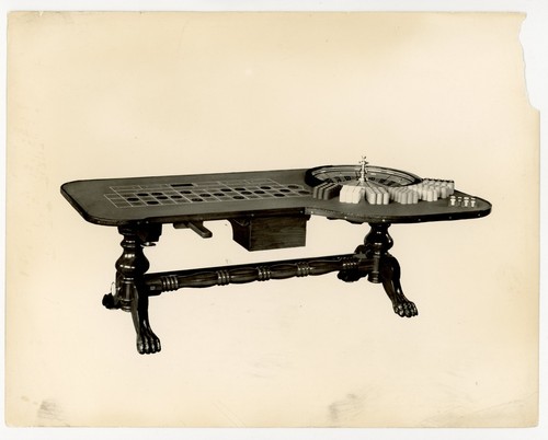 Vintage 8x10 roulette table - vintage,