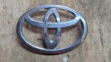 Toyota aygo mk1 front bumper badge emblem (genuine)-check photos for conditition