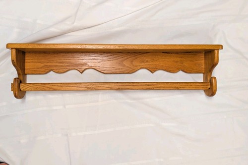 Vtg wood wall shelf - wood, quilt