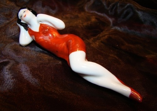 Figurine bathing beauty - bathing,