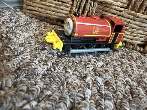 Sixteen ertl thomas - sixteen, tank