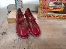 Clarks Artisan Red leather