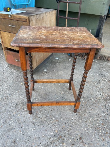 Fluted edge side table barley - table,
