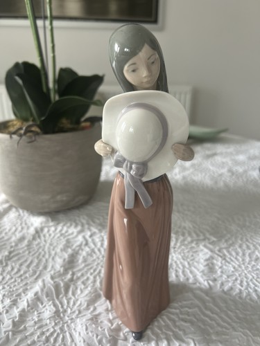 Lladro figurine pamela - lladro,