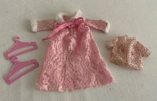 VINTAGE PEDIGREE SINDY DOLL PINK LACE & WHITE FUR NEGLIGEE TOP & 2 COAT HANGERS
