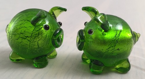 Pair glass pigs - of,