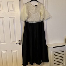 Women’s Adrianna Papell