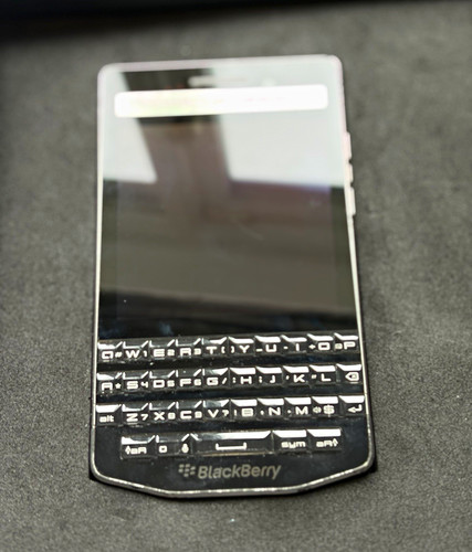 Blackberry porsche design - porsche,