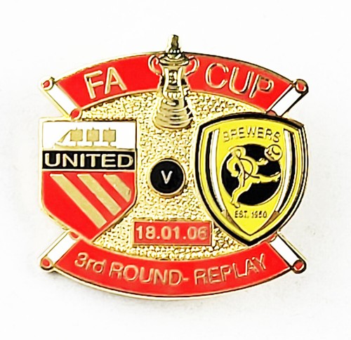 Manchester united football pin - united,