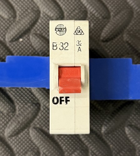 Wylex b32 push - b32, in