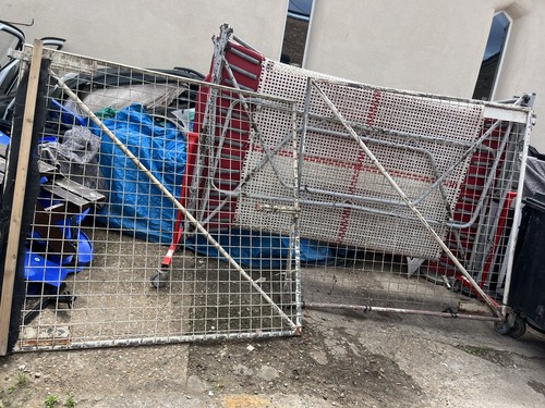 Metal site gates yard - site,