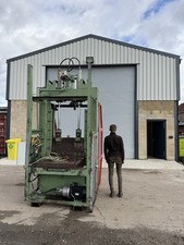 Hydraulic guillotine. Tyre cutter. Shear. Tyre Recycling