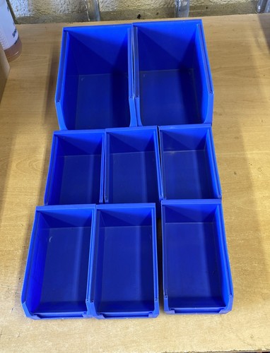 Blue plastic parts lin - 8, x