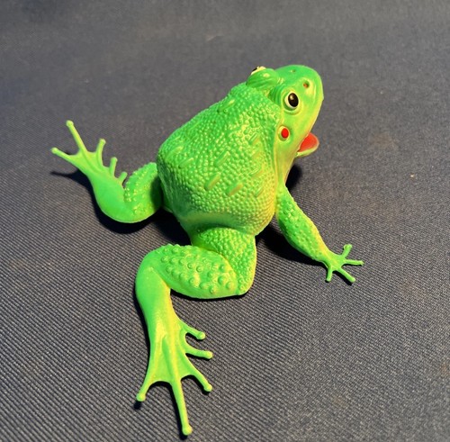 Fake green frog artificial - fake,