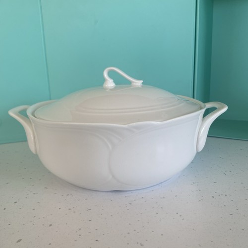 Vintage royal doulton white - royal,